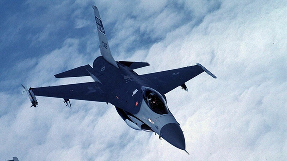 F16-affären beräknas vara värd 8 miljarder dollar. Foto: Greg Mathieson/REX