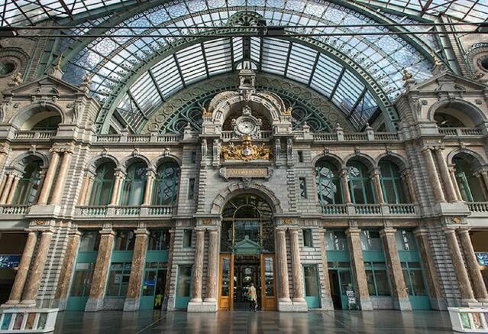 Antwerpen-Centraal byggdes ursprungligen 1905. Från 2007 har stationen genomgångstrafik från att tidigare ha varit säckbangård. Arkitekter Louis Dela Censerie, Clement van Bogaert. Foto: Janne Huttunen