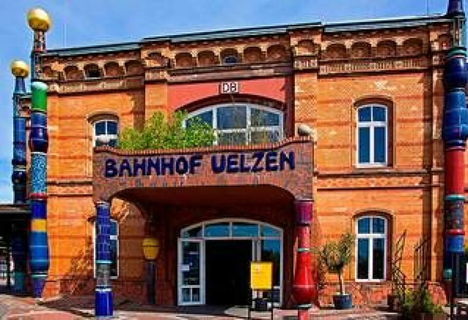 Hundertwasser Bahnhof, Uelzen, 1887. Denna tyska station byggdes om till världsutställningen 2000 av Friedensreich Hundertwasser. Ursprunglig arkitekt: Hubert Stier. Foto: sigiha 20141