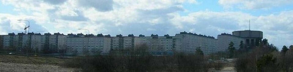 Miljonprogrammet är den vardagliga benämningen på bostadsbyggandet i Sverige under perioden 1965-1975 då en miljon nya bostäder byggdes på tio år. Bilden föreställer Tensta norr om Stockholm. Foto: Wikimedia Commons.