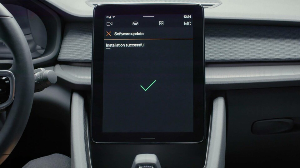 Bland de nya säkerhetsfunktioner som tankas ner trådlöst finns den molnbaserade tjänsten Connected Safety, som hämtar in data från andra Polestar- och Volvobilar. Foto: Polestar Bland de nya säkerhetsfunktioner som tankas ner trådlöst finns den molnbaserade tjänsten Connected Safety, som hämtar in data från andra Polestar- och Volvobilar. Foto: Polestar
