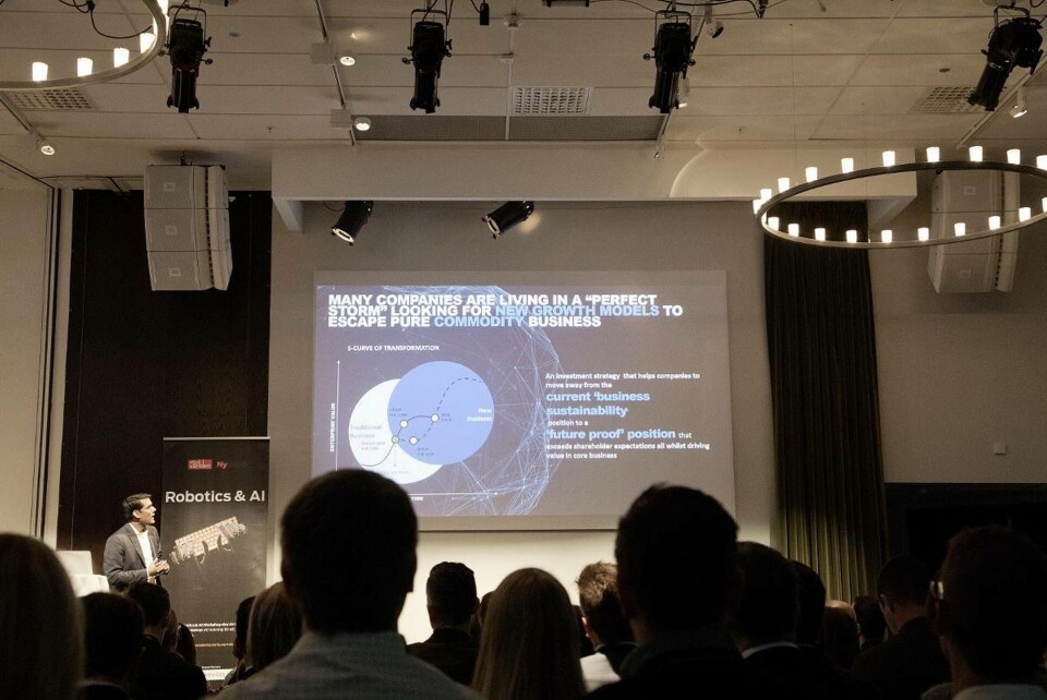 Tiden är inne för svenska företag att satsa på ai, var budskapet från Madan Kumar Singh, vd för Accenture i Norden, under konferensen Robotics & AI. Foto: Jörgen Appelgren Tiden är inne för svenska företag att satsa på ai, var budskapet från Madan Kumar Singh, vd för Accenture i Norden, under konferensen Robotics & AI. Foto: Jörgen Appelgren