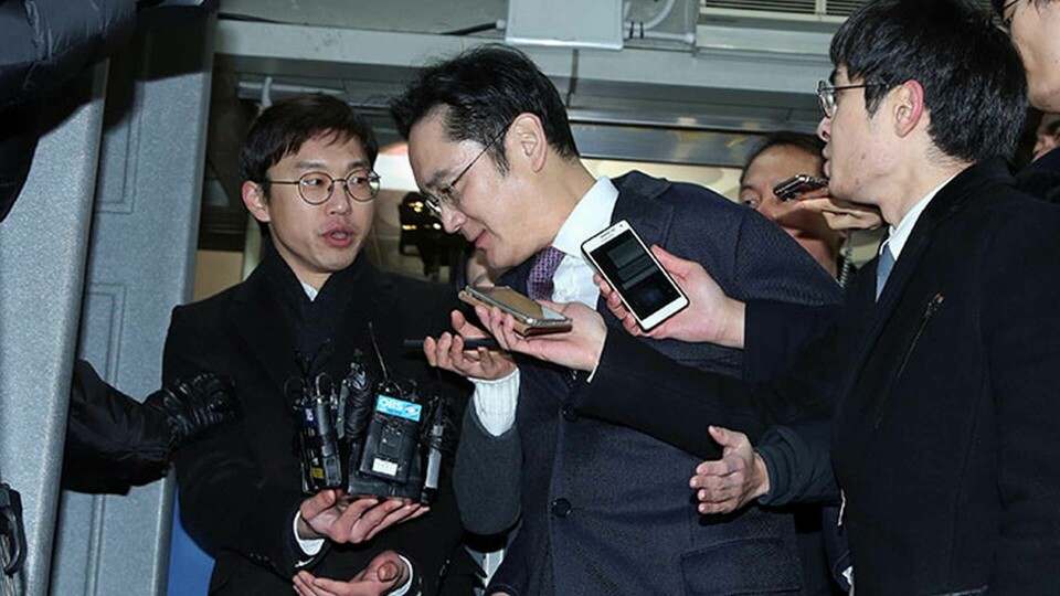 Lee Jae-Yong inför förhör. Foto: Avalon/insight media