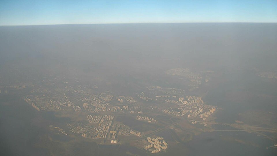Luftföroreningar synliga i smog ovan Mumbai i Indien. Foto: Alamy