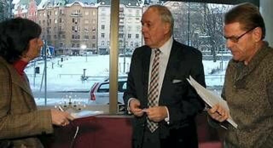 Magnus von Bonsdorff var vd för den finländska basindustrins energibolag TVO mellan 1970 och 1994. 'Ägarna kräver ett lågt elpris. Därför måste kärnkraften gå för fullt hela tiden', sade han till reportrarna Ariane Sains och Lars Anders Karlber efterenergiseminariet i Stockholm den 29 november 2010.