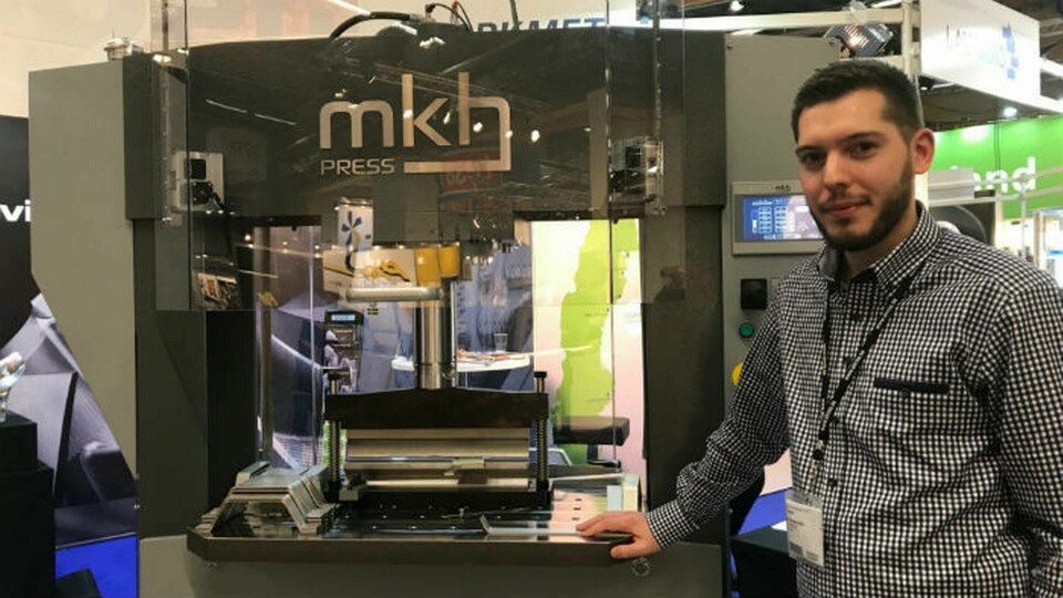 Är det här världens första automatiserade verkstadspress? Ja, i alla fall enligt Niko Kärjenmäki, automationsingenjör hos Mkh Press. Foto: Kalle Wiklund
