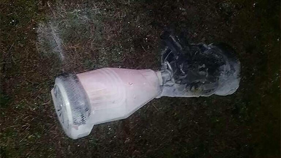 Hoverboarden på bilden fattade eld under laddning i en familjs hem i New Jersey, USA, i slutet av 2015. Foto: Lanoka Harbor Fire Department Hoverboarden på bilden fattade eld under laddning i en familjs hem i New Jersey, USA, i slutet av 2015. Foto: Lanoka Harbor Fire Department