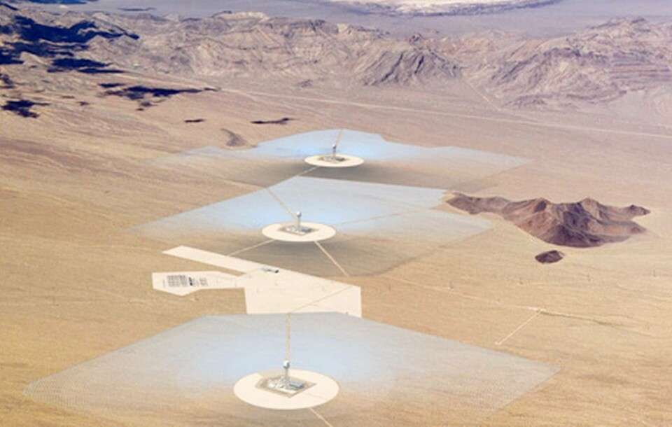 173 000 speglar reflekterar solstrålarna mot solfångare i toppen av 135 meter höga torn. Foto: Brightsource Energy 173 000 speglar reflekterar solstrålarna mot solfångare i toppen av 135 meter höga torn. Foto: Brightsource Energy