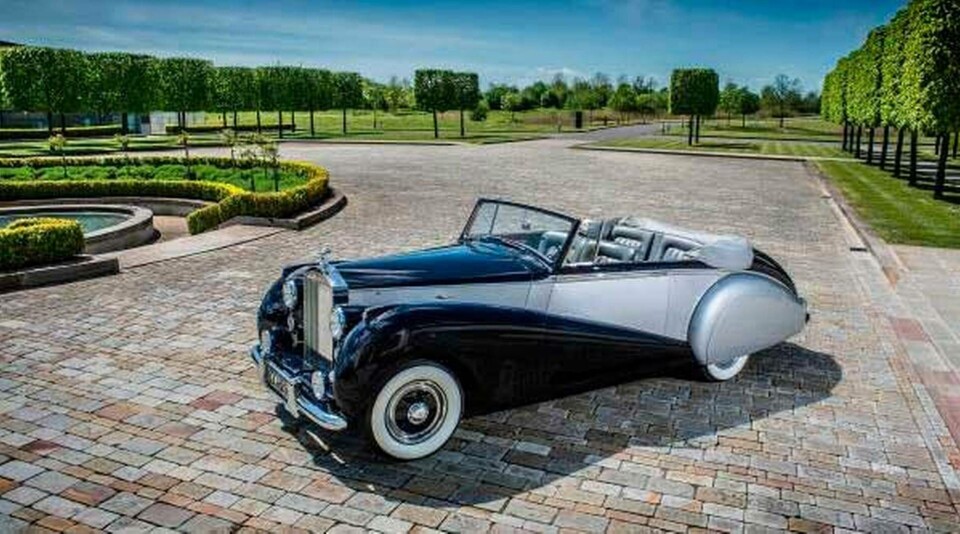 Rolls-Royce Silver Dawn 1952. Endast 28 öppna bilar tillverkades i Dawn-serien mellan 1949 och 1955. Nu återuppväcks namnet för en kommande öppen bil från Rolls-Royce. Foto: Rolls-Royce Rolls-Royce Silver Dawn 1952. Endast 28 öppna bilar tillverkades i Dawn-serien mellan 1949 och 1955. Nu återuppväcks namnet för en kommande öppen bil från Rolls-Royce. Foto: Rolls-Royce
