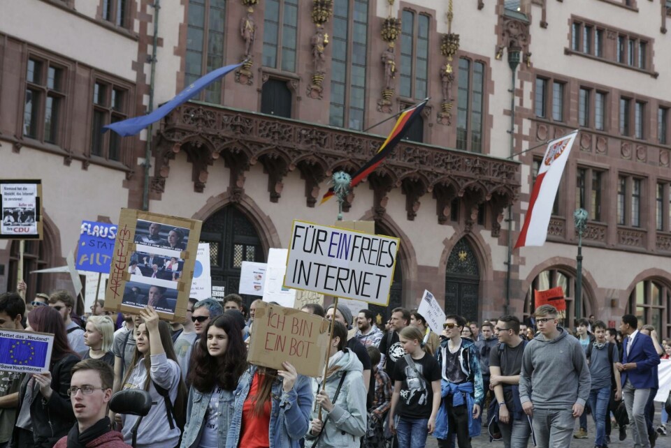 Demonstration i Frankfurt, Tyskland. 15 000 personer deltog i en protest mot Copyrightdirektivet. Foto: Michael Debets Demonstration i Frankfurt, Tyskland. 15 000 personer deltog i en protest mot Copyrightdirektivet. Foto: Michael Debets