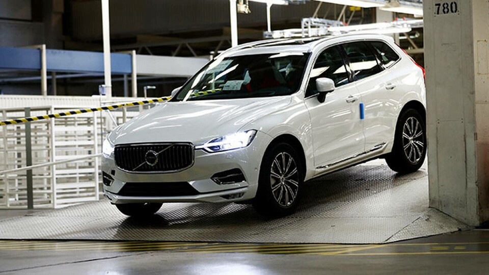 Många Volvobilar har gynnats av regeringens sänkta krav för klimatbonus. På bilden en Volvo XC60. Foto: Thomas Johansson/TT Många Volvobilar har gynnats av regeringens sänkta krav för klimatbonus. På bilden en Volvo XC60. Foto: Thomas Johansson/TT