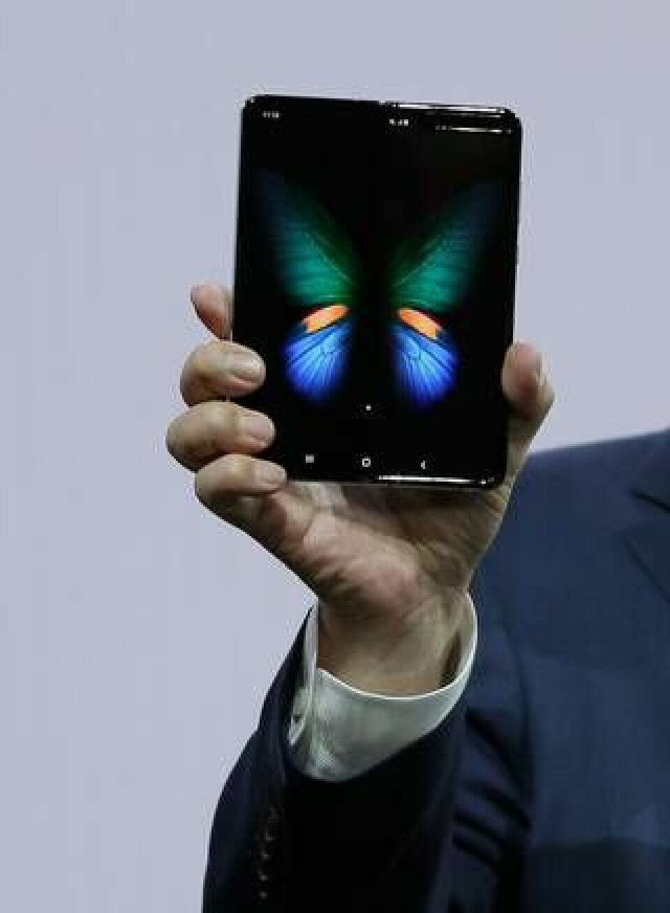 Med en ny slags vikbara mobiltelefoner skriver Samsung in sig i mobilhistoria, menar Samsungchefen DJ Koh. Foto: AP Photo/Eric Risberg