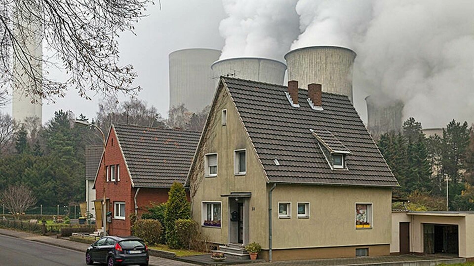Kolkraftverket Niederaussem och bostäder i Tyskland. Foto: imago stock / IBL