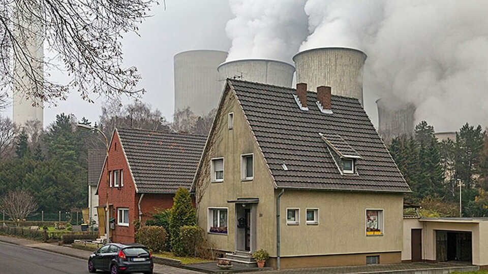 Kolkraftverket Niederaussem och bostäder i Tyskland. Foto: imago stock / IBL Kolkraftverket Niederaussem och bostäder i Tyskland. Foto: imago stock / IBL