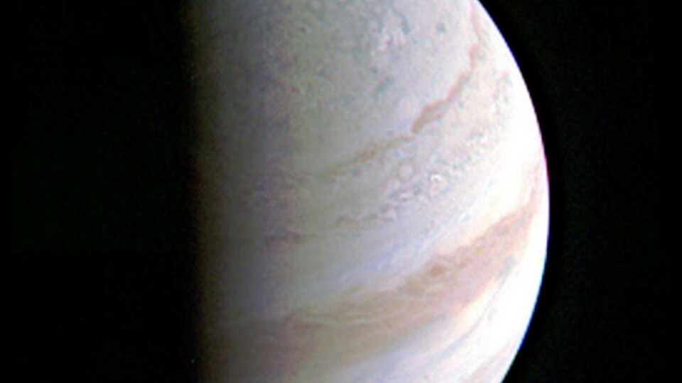 Jupiter på nära håll. Foto: Juno Jupiter på nära håll. Foto: Juno
