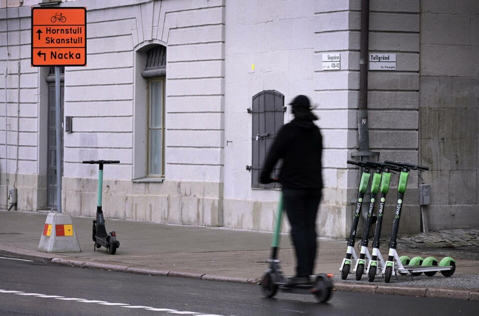 Det är framför allt unga män som skadas på elsparkcyklar, medan kvinnor oftare drabbas vid olyckor med elcyklar. Arkivbild. Foto: Janerik Henriksson/TT Det är framför allt unga män som skadas på elsparkcyklar, medan kvinnor oftare drabbas vid olyckor med elcyklar. Arkivbild. Foto: Janerik Henriksson/TT