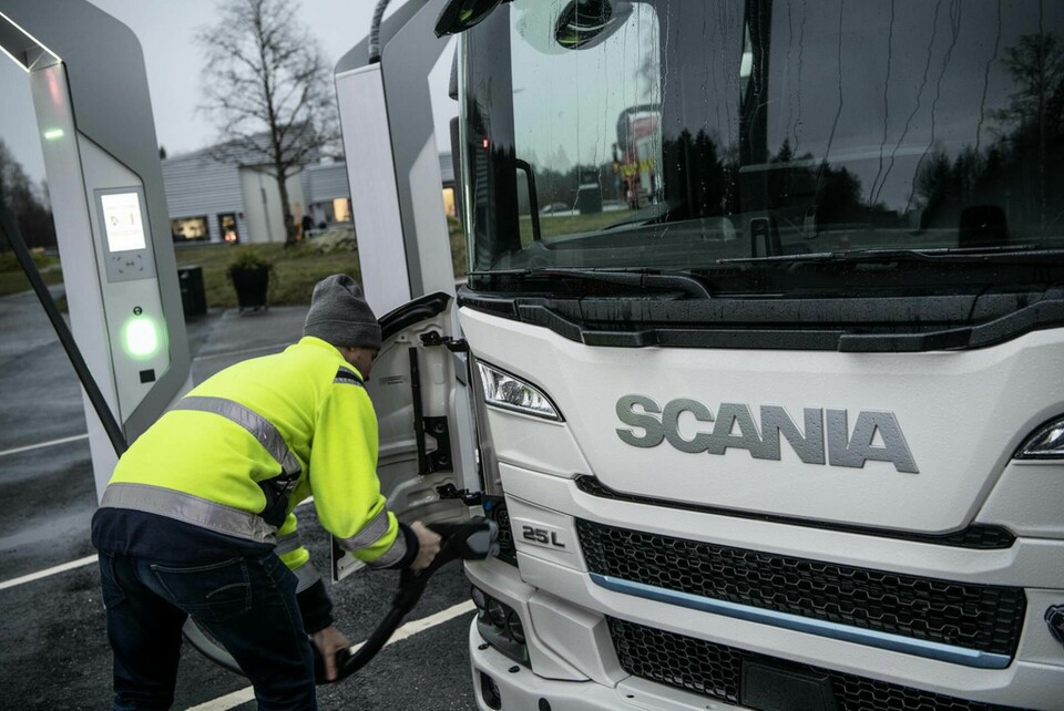 Nu vill lastbilstillverkarna få fart på eldriften. Arkivbild. Foto: Malin Hoelstad/SvD/TT