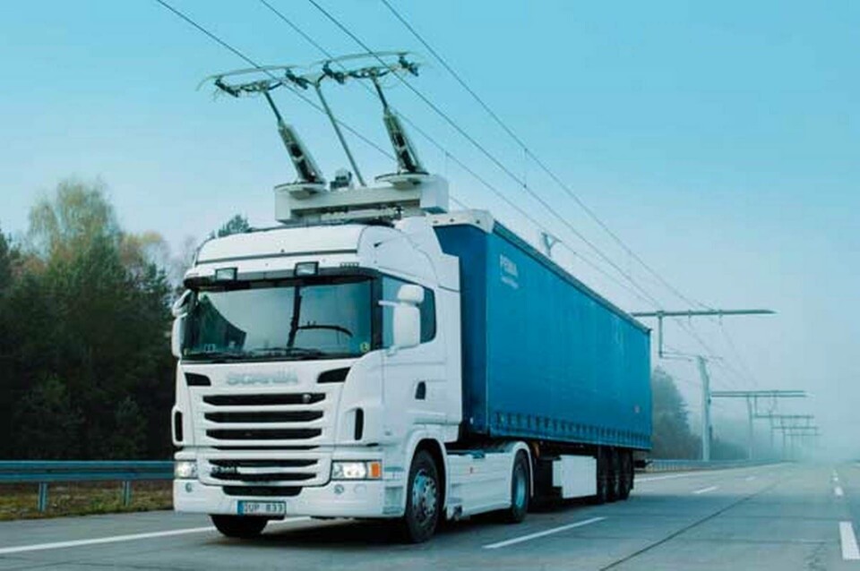 Två specialbyggda lastbilar från Scania har försetts med strömavtagare och ingår i projekt Elvägar. Foto: Scania Två specialbyggda lastbilar från Scania har försetts med strömavtagare och ingår i projekt Elvägar. Foto: Scania