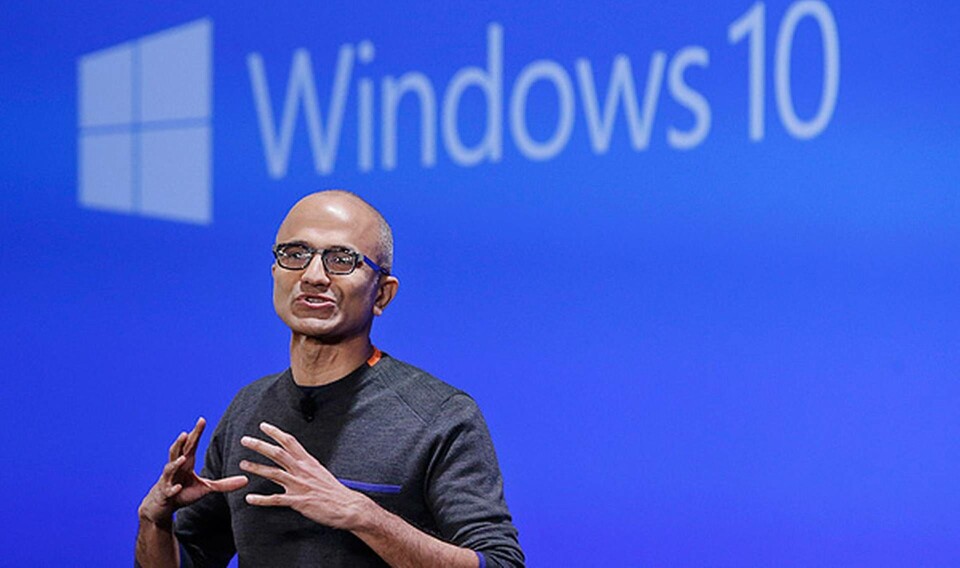 Microsofts vd Satya Nadella demonstrerar Windows 10. Foto: TT Microsofts vd Satya Nadella demonstrerar Windows 10. Foto: TT