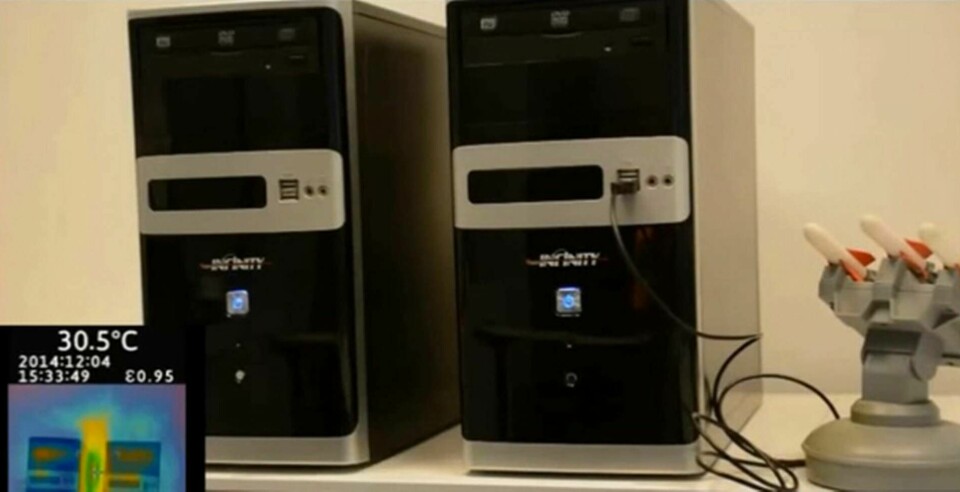 Den varierade värmeutstrålningen från datorn till vänster användes för att trådlöst överföra kod till den högra datorn Foto: Ben Gurion University