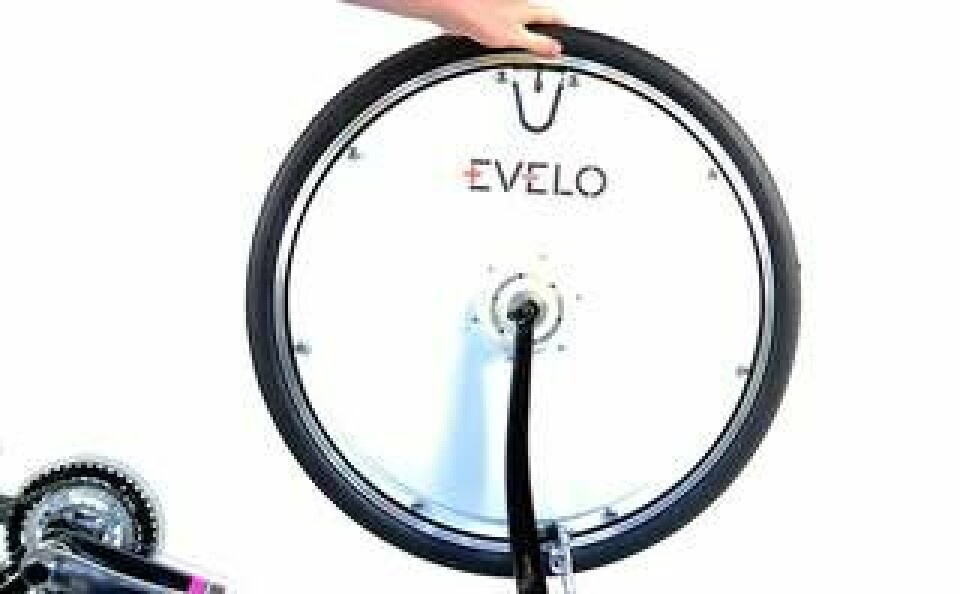 Motor och litiumjonbatterier sitter inbyggda i Evelos framdäck. Poff så blir cykeln en elcykel.