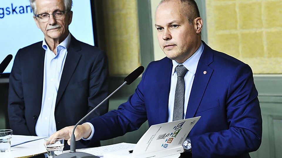 Utredare Sigurd Heuman och justitie och inrikesminister Morgan Johansson under presskonferens på Rosenbad gällande betänkandet kring datalagring- brottsbekämpning och integritet. Foto: Claudio Bresciani / TT Utredare Sigurd Heuman och justitie och inrikesminister Morgan Johansson under presskonferens på Rosenbad gällande betänkandet kring datalagring- brottsbekämpning och integritet. Foto: Claudio Bresciani / TT