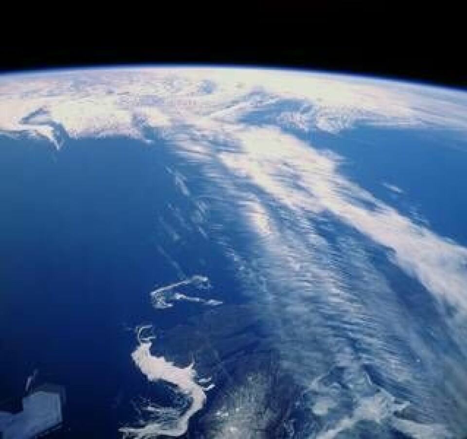 Luftens 'motorväg'. Cirrusmoln i stratosfären, fotograferade från rymdfärjan Discovery. Foto: NASA's Goddard Space Flight Center