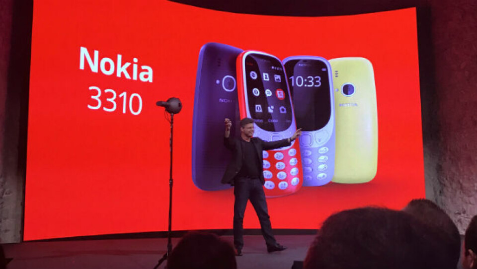 Största jublet fick HMD:s vd Arto Nummela när han plockade fram en uppdaterad version av storsäljaren Nokia 3310 ur kavajfickan. Foto: Kalle Wiklund Största jublet fick HMD:s vd Arto Nummela när han plockade fram en uppdaterad version av storsäljaren Nokia 3310 ur kavajfickan. Foto: Kalle Wiklund