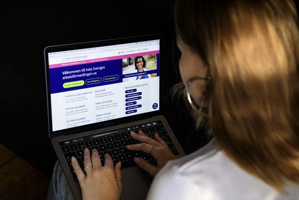 Flera myndigheter får kritik för otydliga kontraster på sina sajter. Foto: Jessica Gow/TT Flera myndigheter får kritik för otydliga kontraster på sina sajter. Foto: Jessica Gow/TT