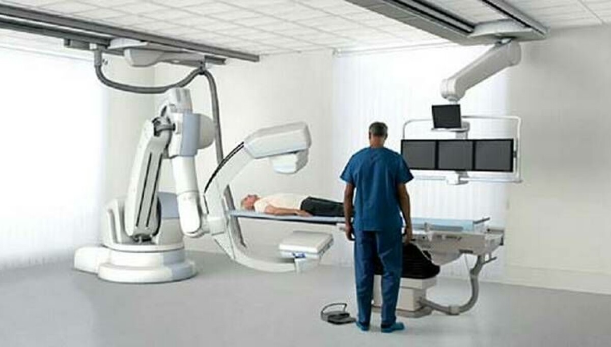 Operationssal byggs kring industrirobot