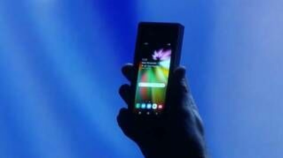 Ihopfälld används en annan skärm på samma sätt som på en vanlig mobiltelefon. Foto: Samsung