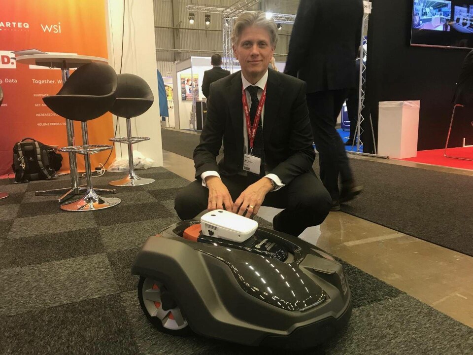 Sensoruppkopplade robotgräsklippare ska samla in data som får oss att förstå klimatförändringarna bättre, säger Håkan Ohlgren, teknisk chef på WSI. Sensoruppkopplade robotgräsklippare ska samla in data som får oss att förstå klimatförändringarna bättre, säger Håkan Ohlgren, teknisk chef på WSI.