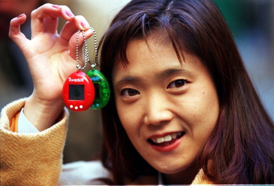 Idén till den japanska braksuccén Tamagochi kom från Aki Maita, som var kontorist på japanska leksakstillverkaren Bandai. Foto: ALEX LENTATI/EVENING STANDARD/REX/TT Idén till den japanska braksuccén Tamagochi kom från Aki Maita, som var kontorist på japanska leksakstillverkaren Bandai. Foto: ALEX LENTATI/EVENING STANDARD/REX/TT