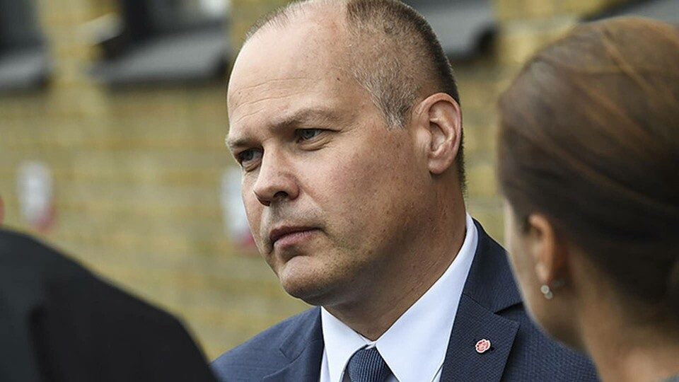 ”Det är ett väldigt skarpt förslag”, säger justitieminister Morgan Johansson (S) om att Säpo ska få vetorätt när myndigheter överväger att utkontraktera säkerhetskänslig verksamhet. Foto: Johan Nilsson / TT ”Det är ett väldigt skarpt förslag”, säger justitieminister Morgan Johansson (S) om att Säpo ska få vetorätt när myndigheter överväger att utkontraktera säkerhetskänslig verksamhet. Foto: Johan Nilsson / TT