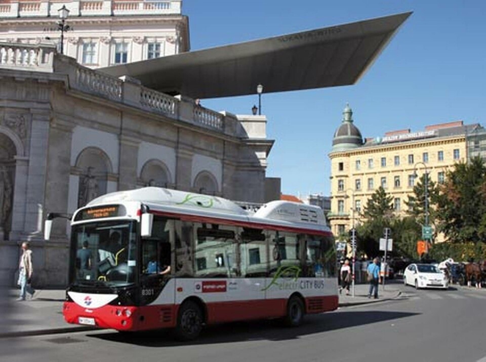 Första eldrivna bussen i en serie på tolv rullar i Wien. Foto: Siemens Första eldrivna bussen i en serie på tolv rullar i Wien. Foto: Siemens