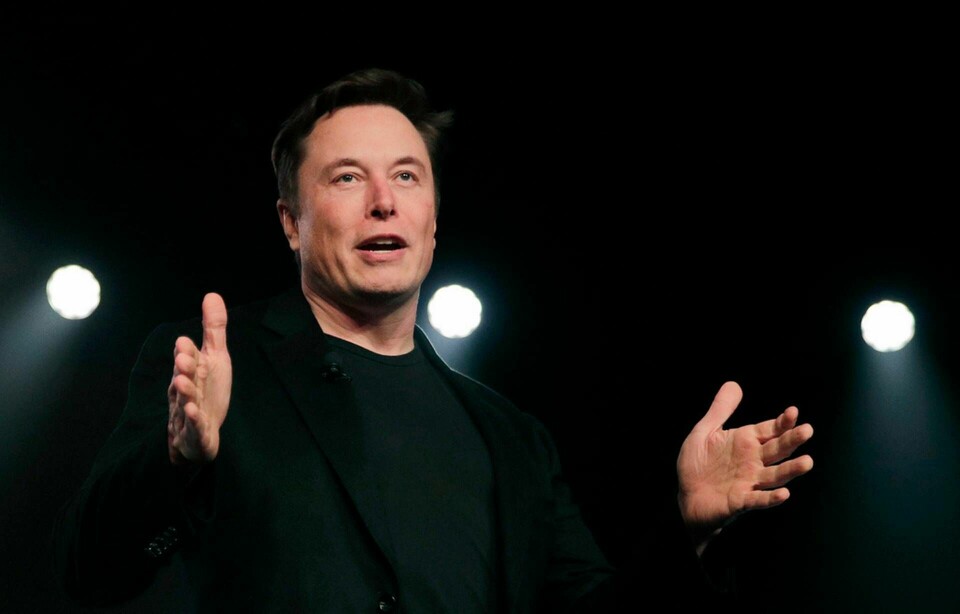 Biltillverkaren Teslas grundare och vd, Elon Musk, hoppas att slippa fullfölja budet på det sociala nätverket Twitter. Arkivbild Foto: Jae C. Hong AP/TT