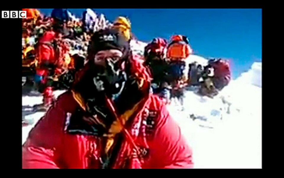 Daniel Hughes intervjuas live i BBC från Mount Everest 19 maj. Foto: BBC