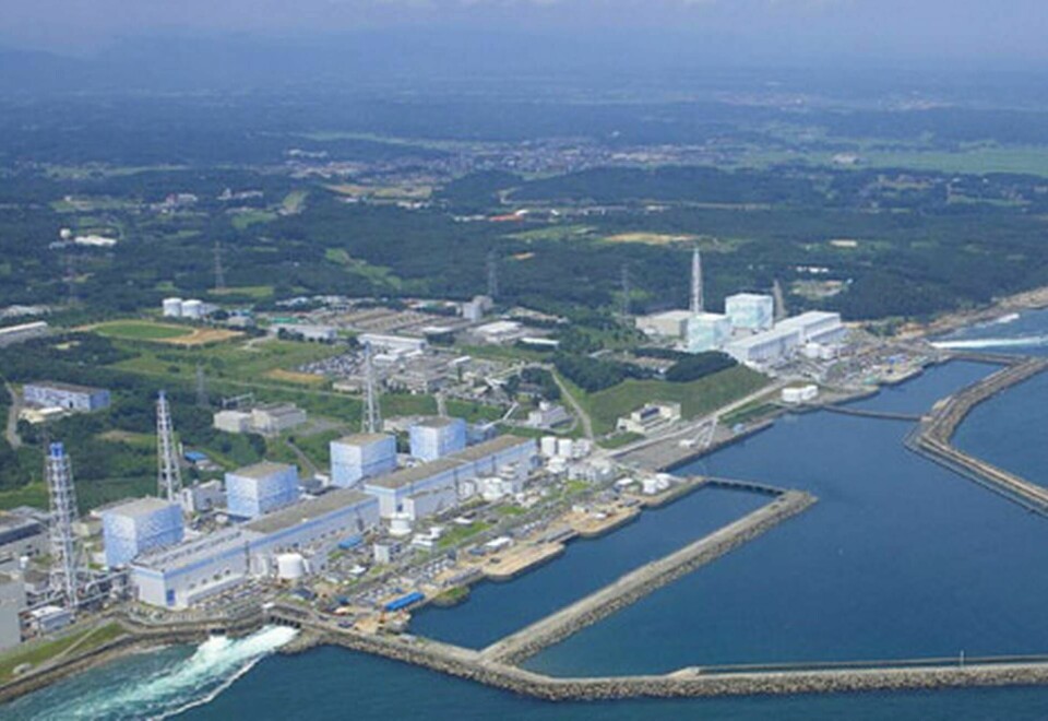 Fukushima Daiichi med reaktorerna 1 - 4 i förgrunden och reaktorerna 5 och 6 längre upp mot höger.