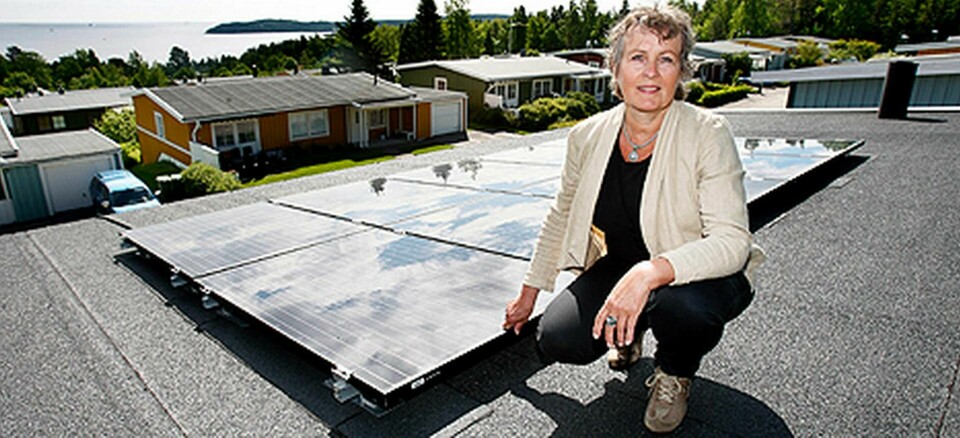 Anita Decker vill se solceller på alla tak. Själv har hon sedan i höstas tio paneler och planerar på sikt för fler. Foto: Therése Ny