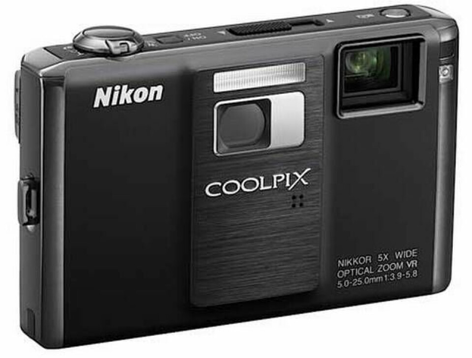 Projektorkameran Nikon Coolpix S1000pj. (Klicka för större bilder)