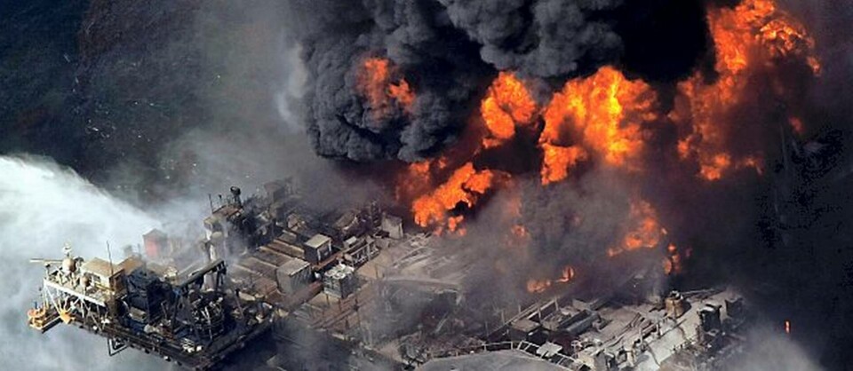Den 20 april exploderade oljeplattformen Deepwater Horizon och sjönk i Mexikanska bukten. Foto: Gerald Herbert/Scanpix Den 20 april exploderade oljeplattformen Deepwater Horizon och sjönk i Mexikanska bukten. Foto: Gerald Herbert/Scanpix