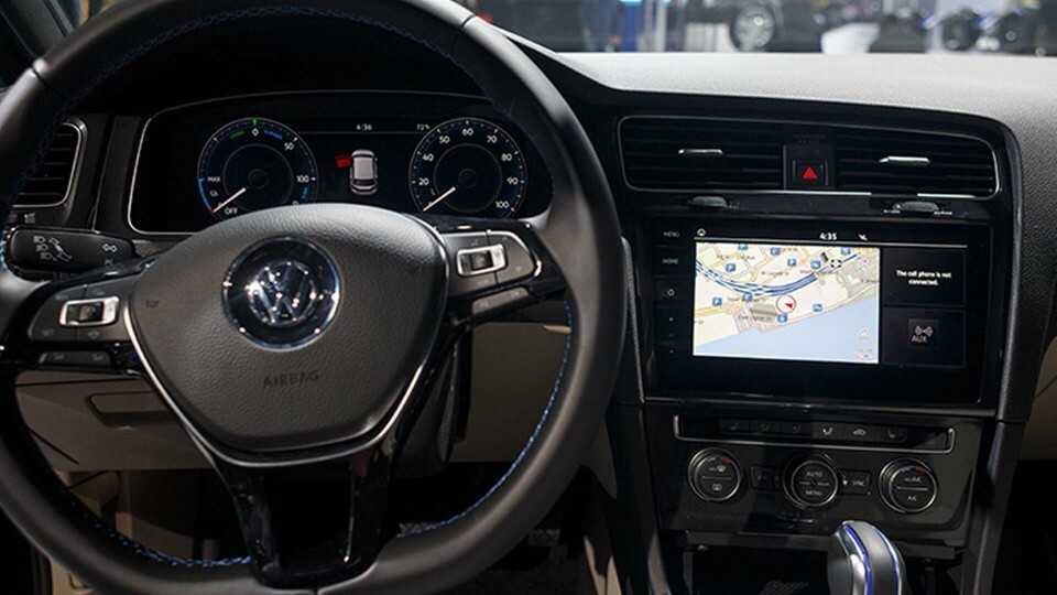 Insidan av en Volkswagen e-Golf. Foto: TT Insidan av en Volkswagen e-Golf. Foto: TT