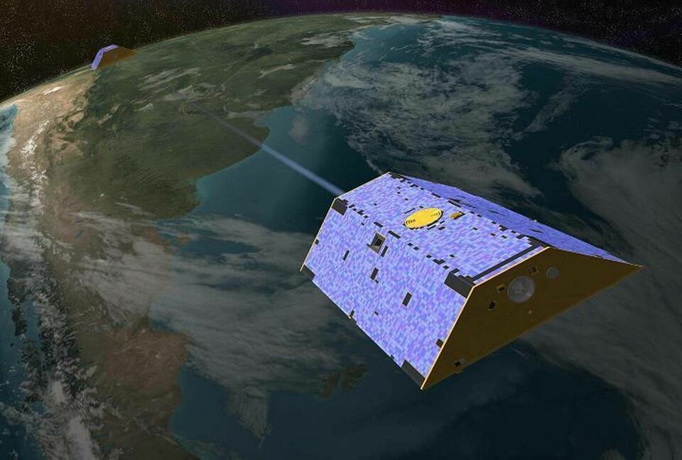 Grace består av två satelliter som med hjälp av gps och mikrovågor mäter variationer i jordens gravitationsfält.