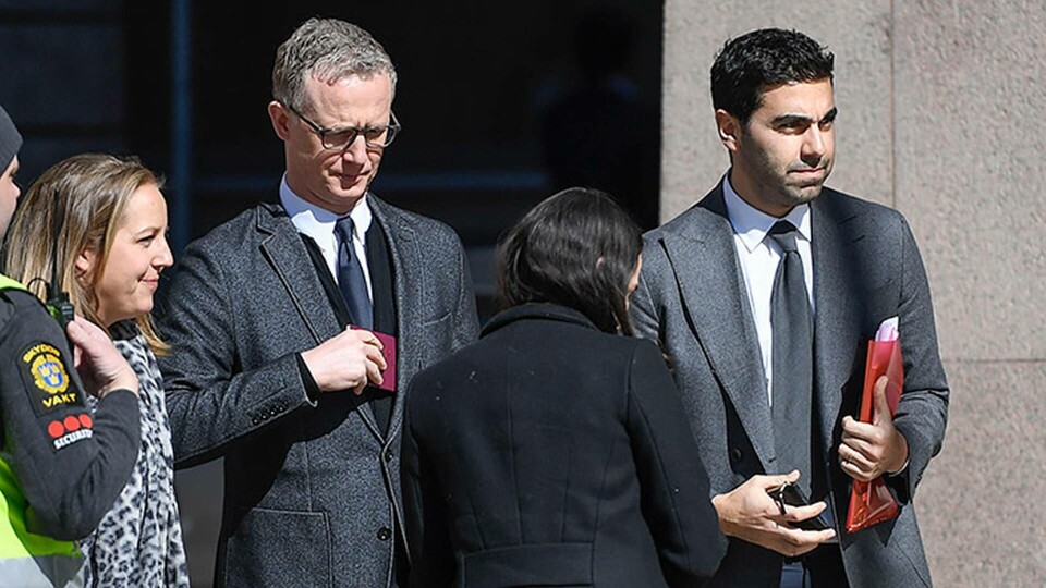 Farshad Shadloo (till höger), kommunikationsansvarig på Google, kommer till justitiedepartementet för att för att diskutera ansvarsfrågor om datasäkerhet och integritet. Foto: Henrik Montgomery / TT Farshad Shadloo (till höger), kommunikationsansvarig på Google, kommer till justitiedepartementet för att för att diskutera ansvarsfrågor om datasäkerhet och integritet. Foto: Henrik Montgomery / TT