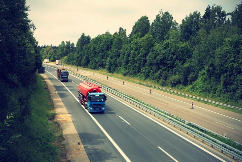 Enligt forskare från MIT bidrar mjuka vägar till onödigt höga utsläpp från transportindustrin. Foto: Genre Enligt forskare från MIT bidrar mjuka vägar till onödigt höga utsläpp från transportindustrin. Foto: Genre