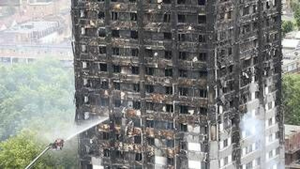 Fasadmaterialet i höghuset i London har hamnat i fokus efter det snabba brandförloppet. Men byggnaden kan även ha haft andra brister. Foto: Stephen Lock / IBL Bildbyrå
