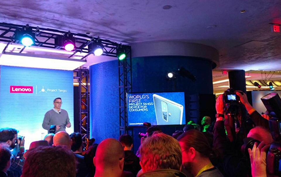 Lenovo presenterade sitt nya telefonprojekt kring Googles Tango på en presskonferens under CES.