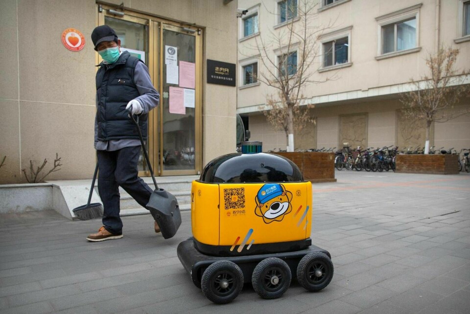 Leveransrobot på uppdrag i Peking. Foto: Mark Schiefelbein
