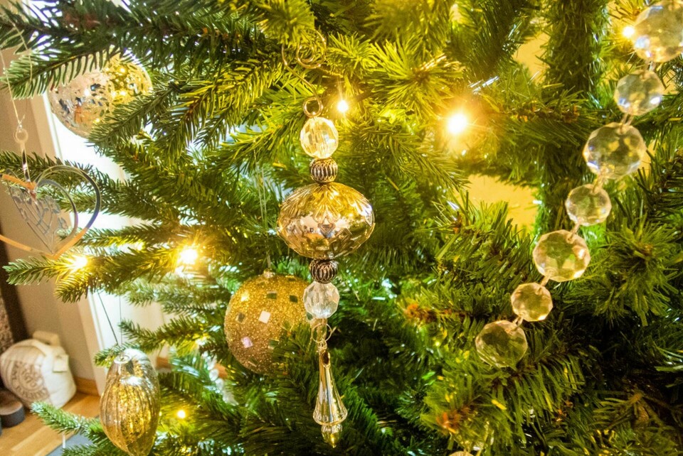 Om du har julgransbelysningen tänd hela december kan du få betala 7 kronor i stället för 107 kronor om du byter till en led-lampa och elpriset ligger på 3 kronor per kilowattimme. Foto: Gorm Kallestad/NTB/TT