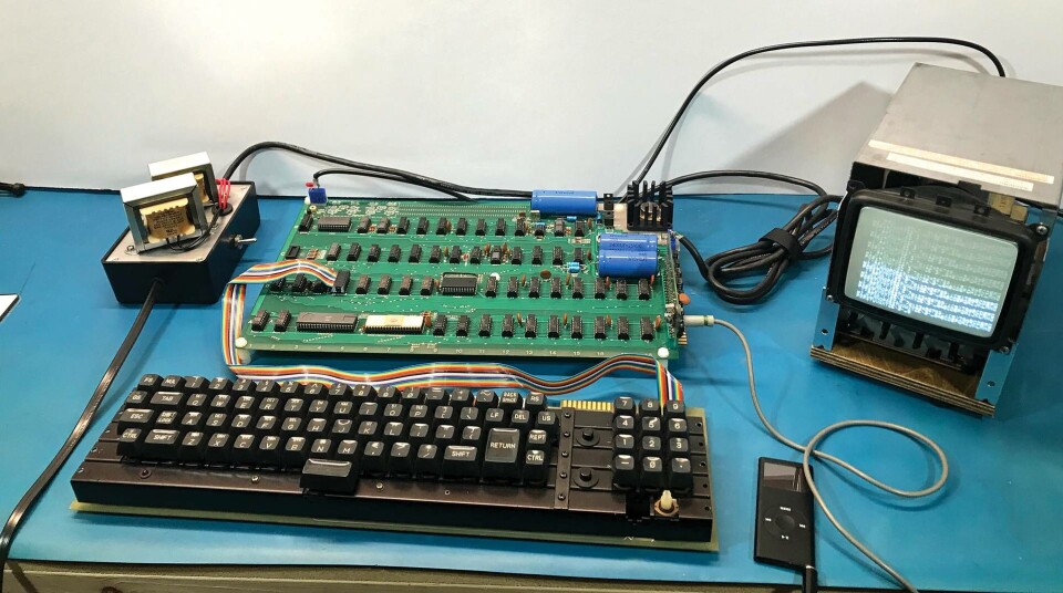 Apple I levererades som en byggsats. I köpet ingick centralenheten – bildskärm och tangentbord fick kunden fixa själv. Foto: RR Auction Apple I levererades som en byggsats. I köpet ingick centralenheten – bildskärm och tangentbord fick kunden fixa själv. Foto: RR Auction